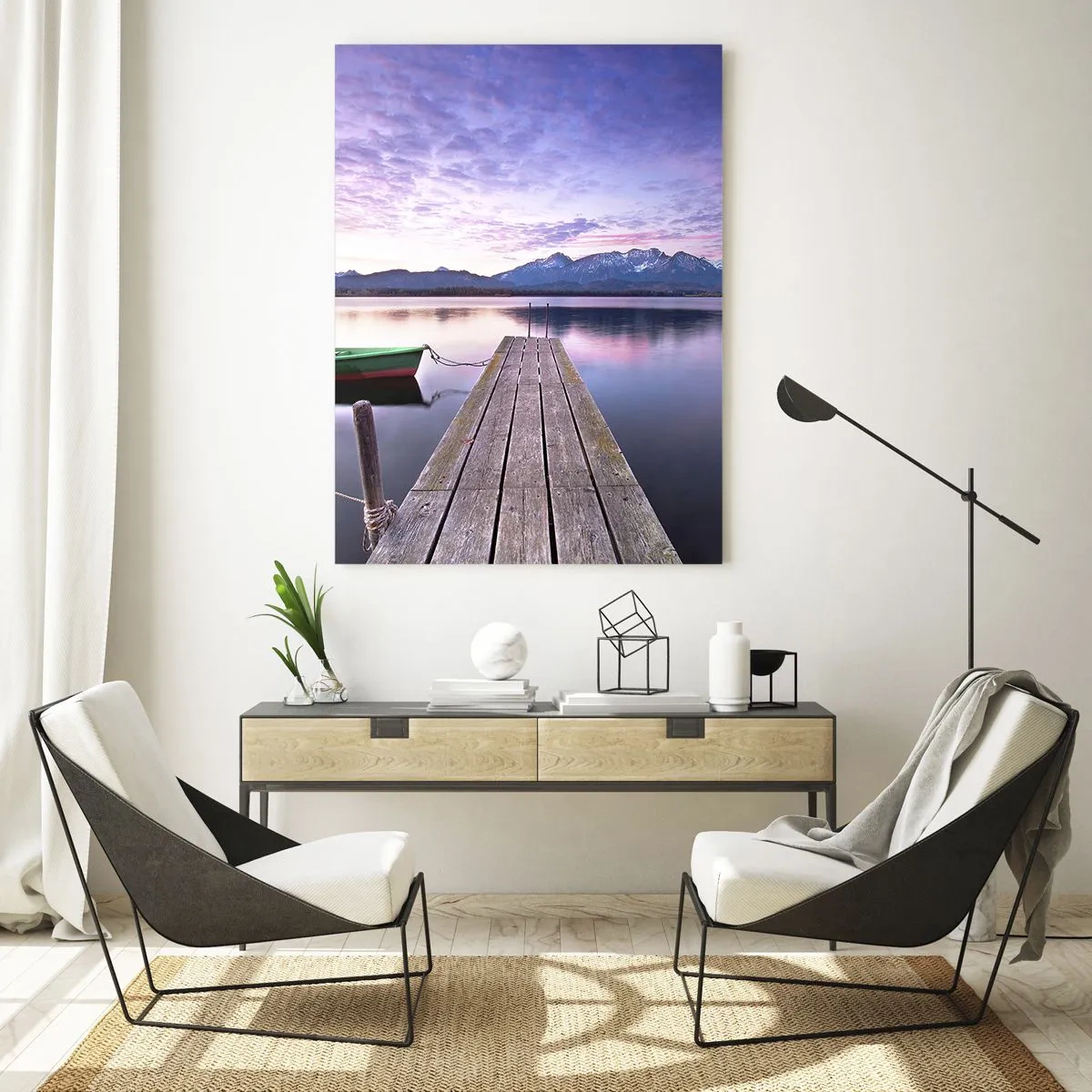 Glasbild - Bild auf glas - Grünes Boot auf einem Pier mit Bergkulisse bei Sonnenaufgang - 50x70cm - Freundliche Stille - Moderne Wanddekoration für Wohnzimmer und Schlafzimmer ARTTOR