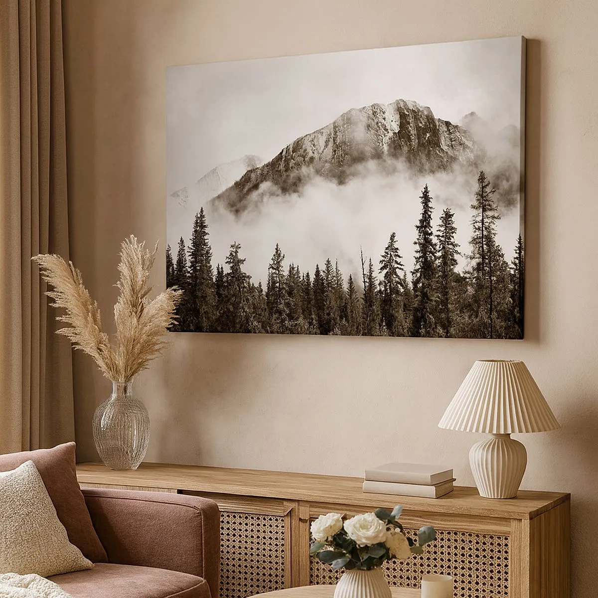 Bild auf Leinwand - Leinwandbild - Ein malerischer Berggipfel, umgeben von Nebel und einem sepiafarbenen Wald - 70x50cm - Lineal aus Granit - Moderne Wanddekoration für Wohnzimmer und Schlafzimmer ARTTOR