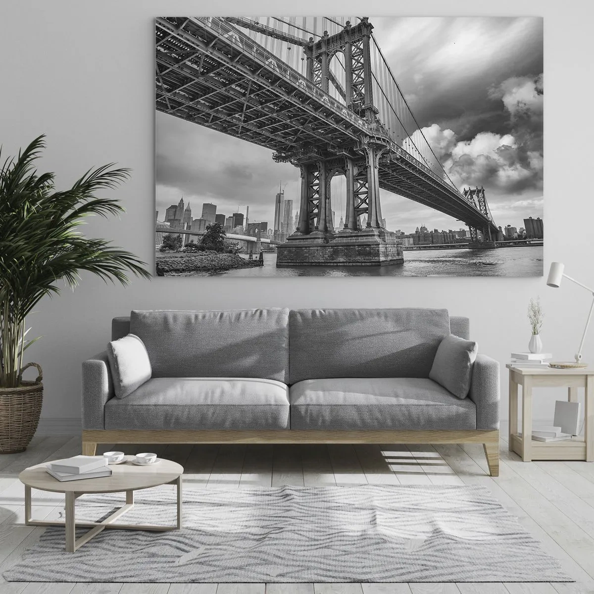Glasbild - Bild auf glas - Eine Hängebrücke in monochromer Umgebung - 70x50cm - Ins Herz der Stadt - Moderne Wanddekoration für Wohnzimmer und Schlafzimmer ARTTOR