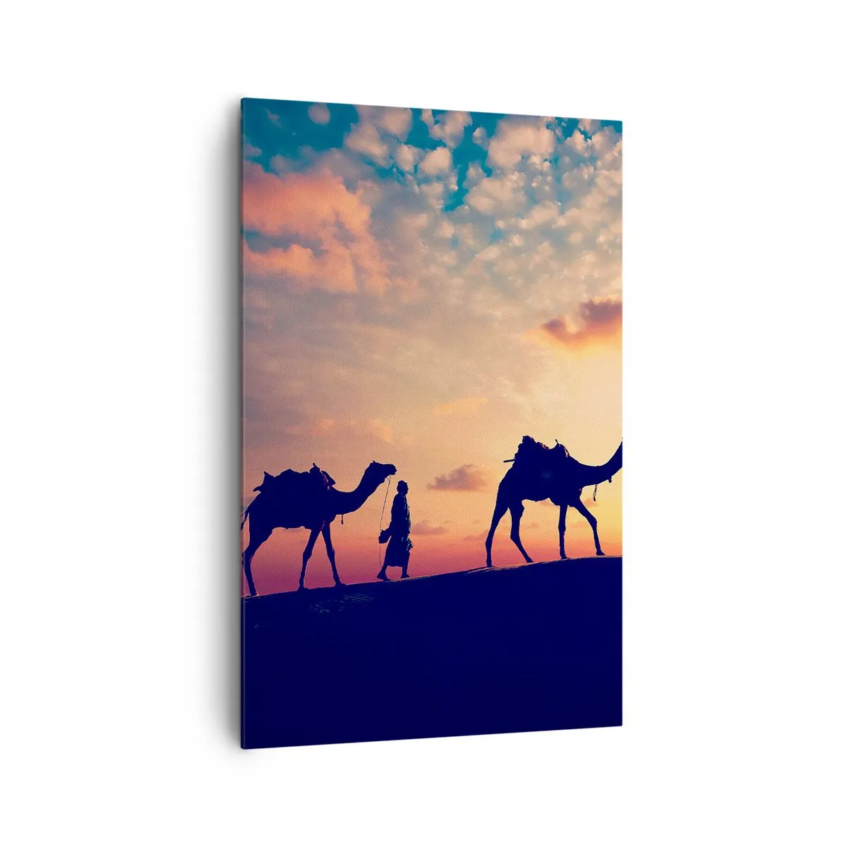 Bild auf Leinwand - Leinwandbild - Eine Karawane von Kamelen wandert bei Sonnenuntergang durch die Wüste - 80x120cm - Der geheimnisvolle Geist des Orients - Moderne Wanddekoration für Wohnzimmer und Schlafzimmer ARTTOR