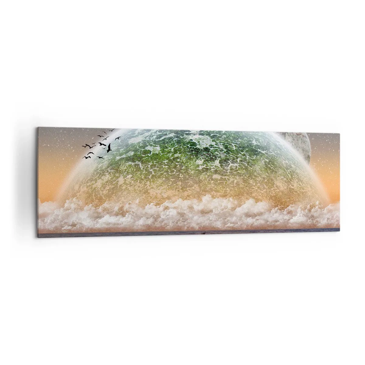 Bild auf Leinwand - Leinwandbild - Eine fantastische Landschaft mit einem großen Planeten über dem Meer und einem Holzsteg. - 160x50cm - Und die Welt tauchte aus dem Wasser auf - Moderne Wanddekoration für Wohnzimmer und Schlafzimmer ARTTOR