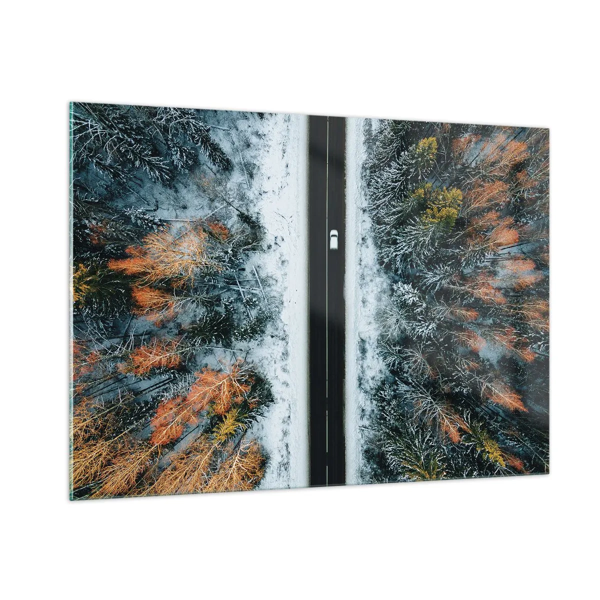 Glasbild - Bild auf glas - Eine Winterstraße durch einen schneebedeckten Wald mit bunten Bäumen - 100x70cm - Schnitt durch den Winterwald - Moderne Wanddekoration für Wohnzimmer und Schlafzimmer ARTTOR