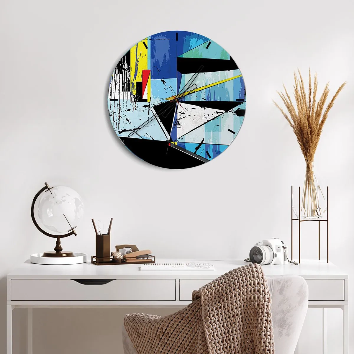 Wanduhr - Glasuhr - Geometrische Abstraktion in Blau- und Schwarztönen - 30x30cm - Betrachten Sie die Welt aus einem Blickwinkel ... - Moderne Wanddekoration für Wohnzimmer, Küche und Schlafzimmer ARTTOR