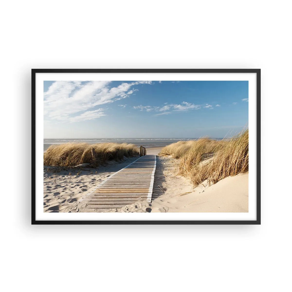 Poster in einem schwarzem Rahmen - Hinter der Düne, im Rauschen des Grases - 91x61 cm