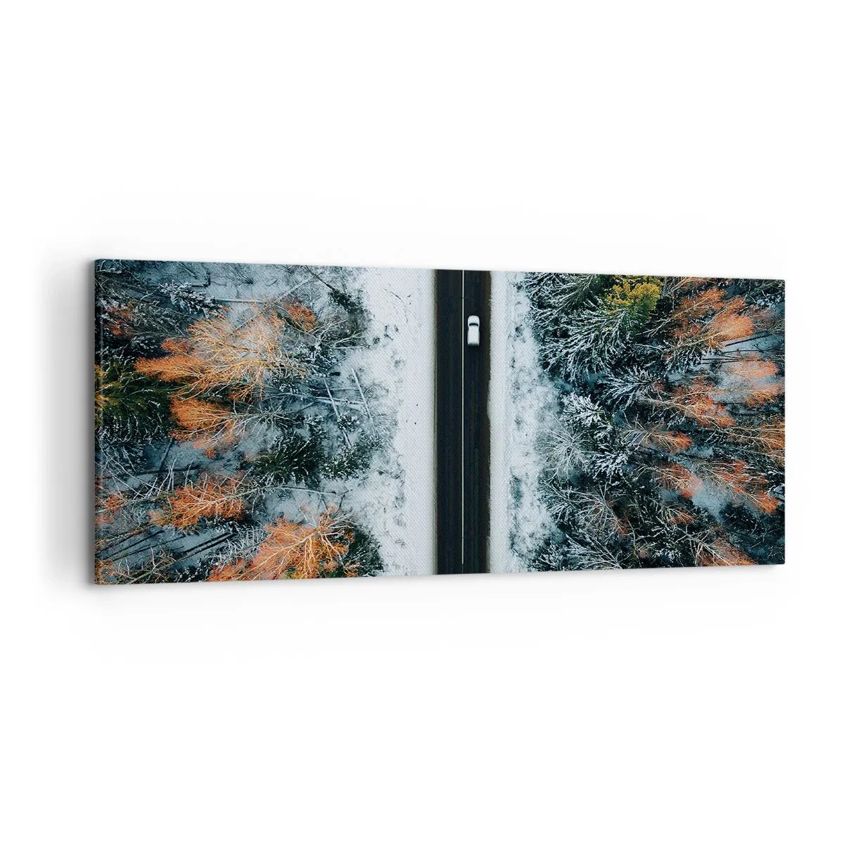Bild auf Leinwand - Leinwandbild - Eine Straße durch einen Winterwald aus der Vogelperspektive gesehen - 120x50cm - Schnitt durch den Winterwald - Moderne Wanddekoration für Wohnzimmer und Schlafzimmer ARTTOR