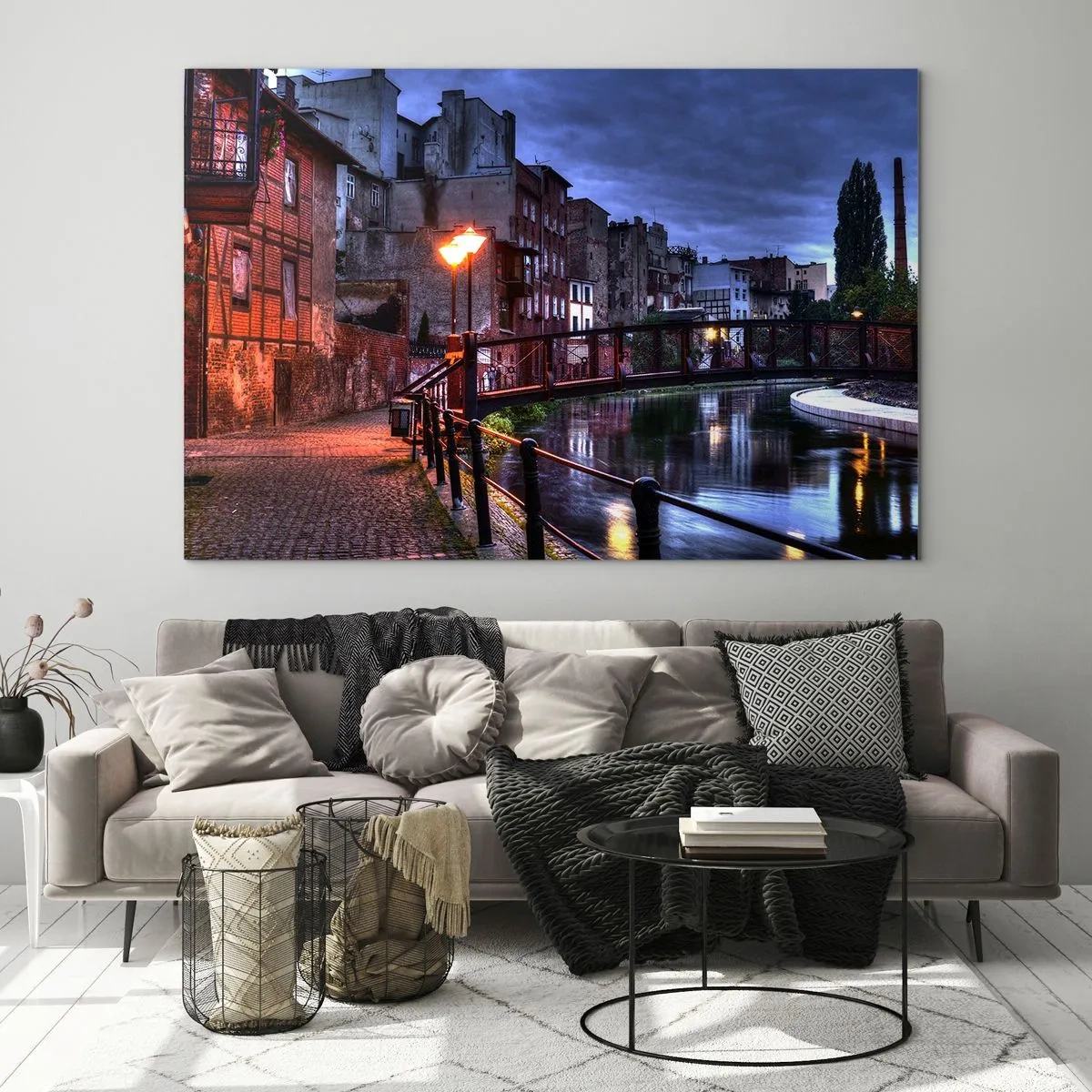 Glasbild - Bild auf glas - Eine charmante Straße entlang des Kanals mit einer Brücke und Abendbeleuchtung - 70x50cm - Solches Bydgoszcz kannte man nicht - Moderne Wanddekoration für Wohnzimmer und Schlafzimmer ARTTOR