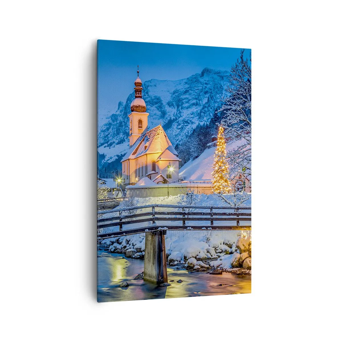 Bild auf Leinwand - Leinwandbild - Winterlandschaft mit Kirche, Brücke und Bergen in der Abenddämmerung - 80x120cm - Weihnachtsgeist - Moderne Wanddekoration für Wohnzimmer und Schlafzimmer ARTTOR