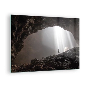 Glasbild - Bild auf glas - Eine Figur in einer von Lichtstrahlen beleuchteten Höhle, umgeben von dunklen Felsen - 70x50cm - Die leuchtende Grotte - Moderne Wanddekoration für Wohnzimmer und Schlafzimmer ARTTOR