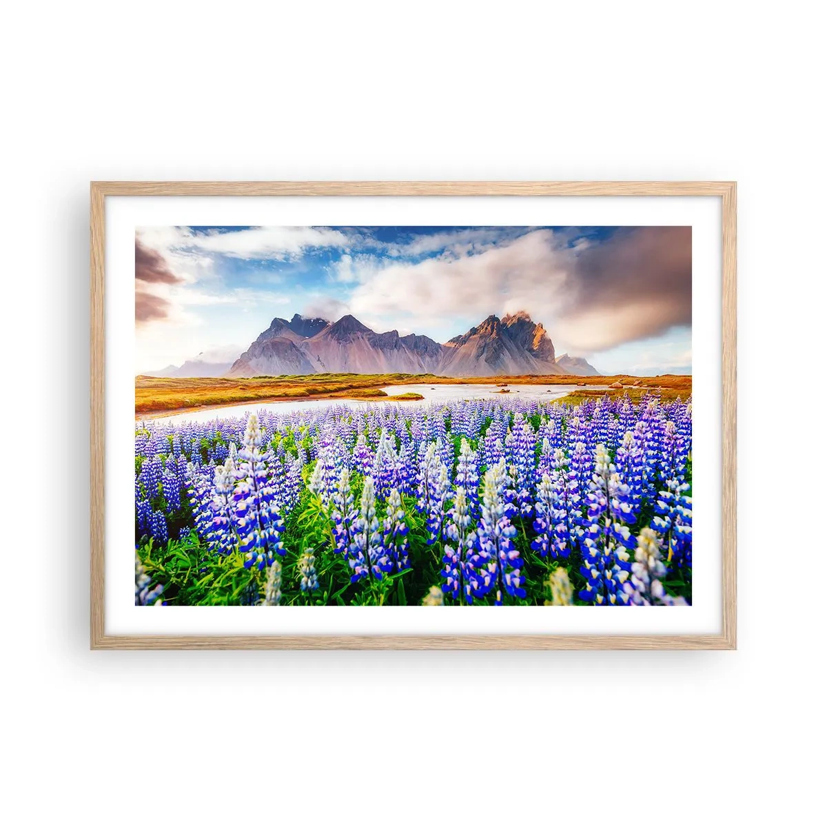 Poster in einem Rahmen aus heller Eiche - Kraft und Strenge neben Sanftmut - 70x50 cm