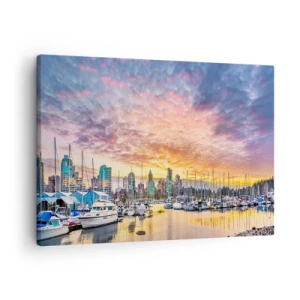 Bild auf Leinwand - Leinwandbild - Marina mit Yachten und Stadtbild bei Sonnenuntergang - 70x50cm - Die Stadt der tausend Seefahrer - Moderne Wanddekoration für Wohnzimmer und Schlafzimmer ARTTOR