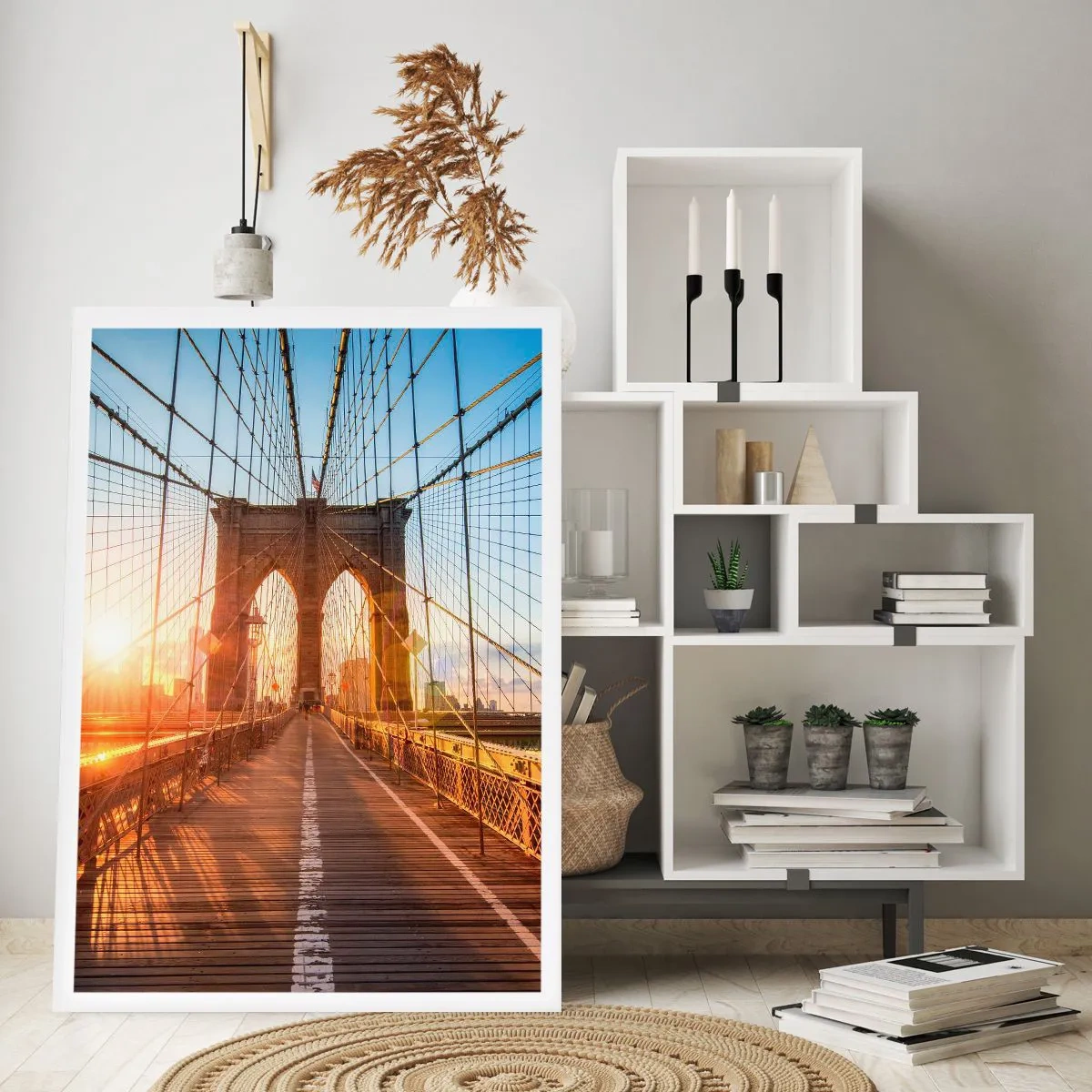 Poster - Die Brooklyn Bridge, beleuchtet von den Strahlen der aufgehenden Sonne - 50x70cm - Auf der goldenen Brücke - Moderne Wanddekoration für Wohnzimmer und Schlafzimmer ARTTOR