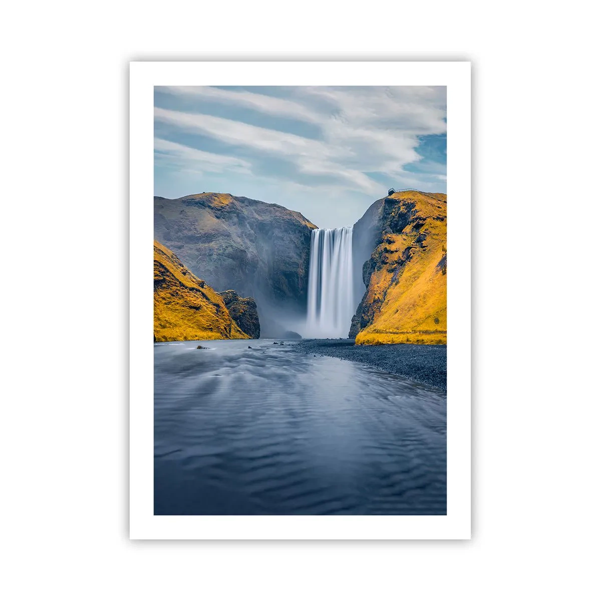 Poster - Ein Wasserfall, der von Bergen herabfließt, die von goldenen Hängen umgeben sind - 50x70cm - Ewige Dauer, ewige Bewegung - Moderne Wanddekoration für Wohnzimmer und Schlafzimmer ARTTOR