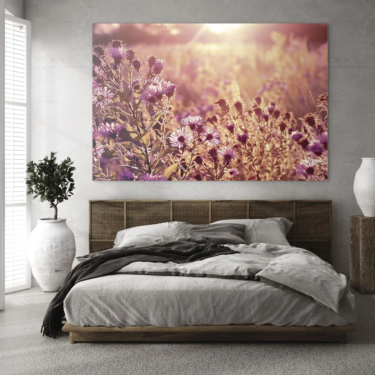 Glasbild - Bild auf glas - Lila Blumen auf der Wiese im Licht der untergehenden Sonne - 100x70cm - Bevor der Sommer vorbei ist - Moderne Wanddekoration für Wohnzimmer und Schlafzimmer ARTTOR