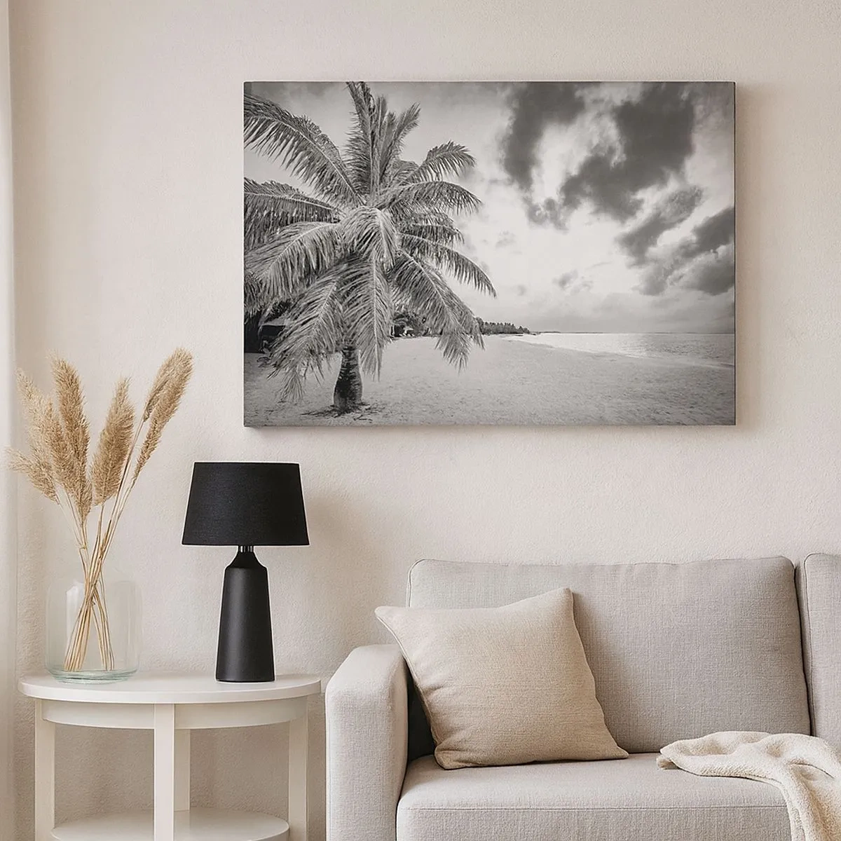 Bild auf Leinwand - Leinwandbild - Schwarz-weiße Palme an einem leeren Strand mit Wolken - 70x50cm - Wenn du dich nach Einsamkeit sehnst ... - Moderne Wanddekoration für Wohnzimmer und Schlafzimmer ARTTOR