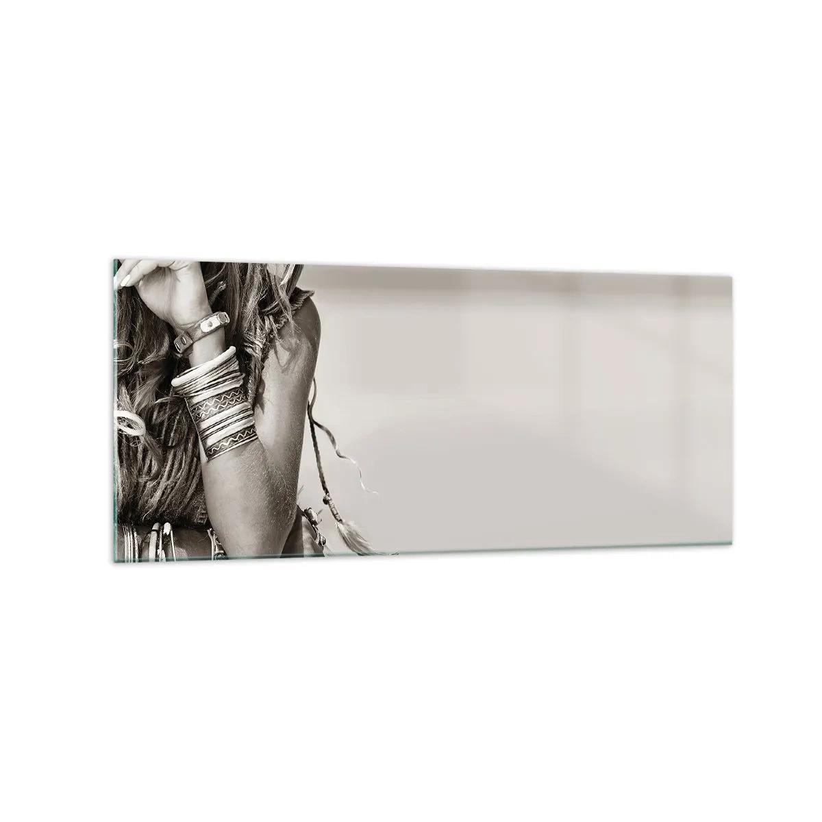 Glasbild - Bild auf glas - Porträt einer Boho-Frau mit Schmuck - 120x50cm - Wieso ein Mädchen - Moderne Wanddekoration für Wohnzimmer und Schlafzimmer ARTTOR
