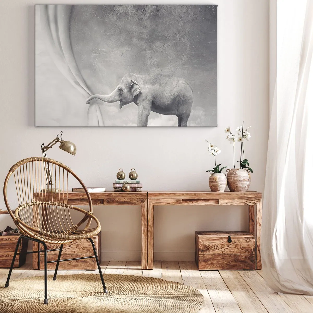 Bild auf Leinwand - Leinwandbild - Ein Elefant, der in einer surrealen Schwarzweißaufnahme den Vorhang zurückzieht - 100x70cm - Enthülle das Geheimnis - Moderne Wanddekoration für Wohnzimmer und Schlafzimmer ARTTOR