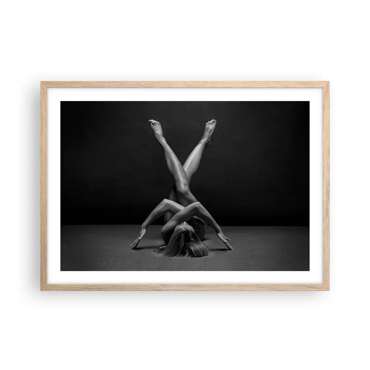 Poster in einem Rahmen aus heller Eiche - Die Geometrie der Nacktheit - 70x50 cm