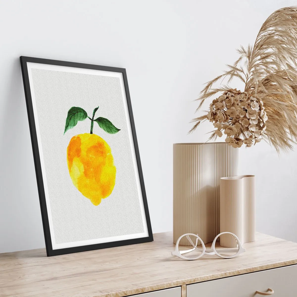 Poster in einem schwarzem Rahmen - Aquarell-Illustration einer Zitrone mit Blättern auf hellem Hintergrund - 50x70cm - So schmeckt man die Sonne - Moderne Wanddekoration für Wohnzimmer und Schlafzimmer ARTTOR