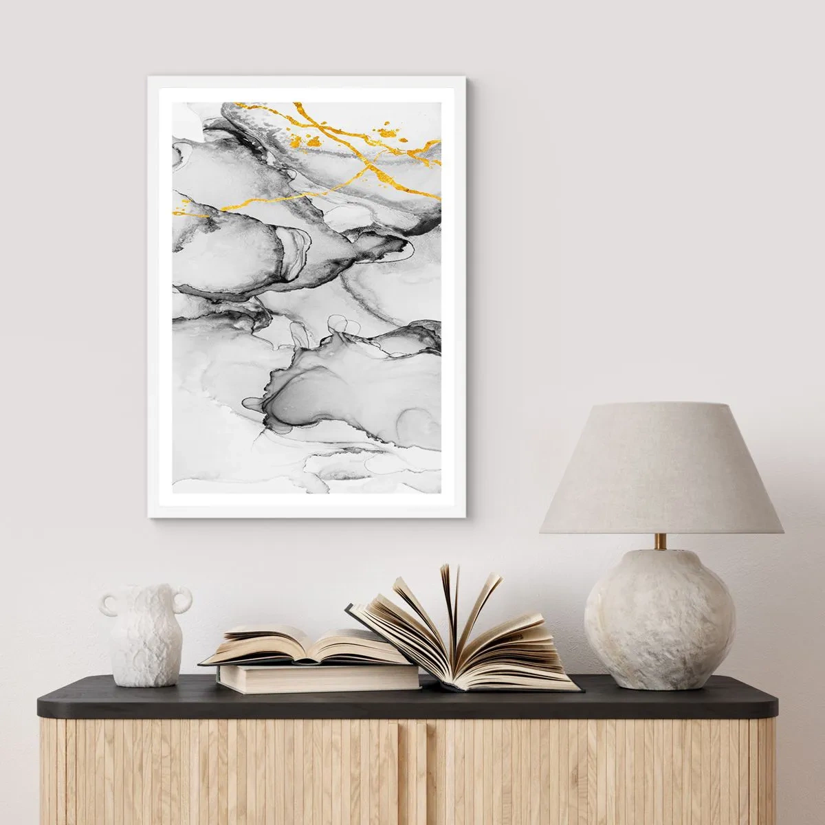Poster in einem weißen Rahmen - Komposition mit Goldmotiv - 70x100 cm