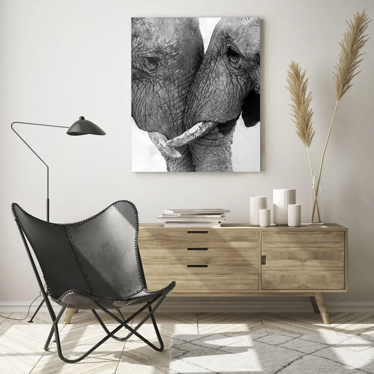 Glasbild - Bild auf glas - Zwei Elefanten berühren sich mit der Stirn in Schwarz und Weiß - 50x70cm - Herzliches Geständnis - Moderne Wanddekoration für Wohnzimmer und Schlafzimmer ARTTOR