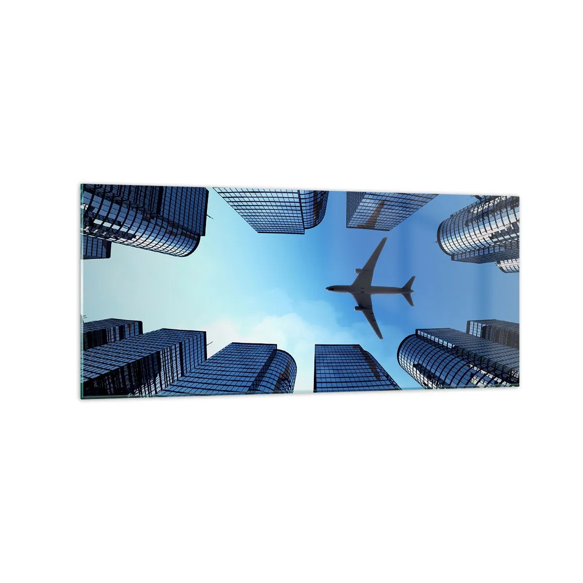Glasbild - Bild auf glas - Ein Flugzeug fliegt über moderne Wolkenkratzer im Stadtzentrum. - 120x50cm - Der Blick aus der Glasschlucht - Moderne Wanddekoration für Wohnzimmer und Schlafzimmer ARTTOR