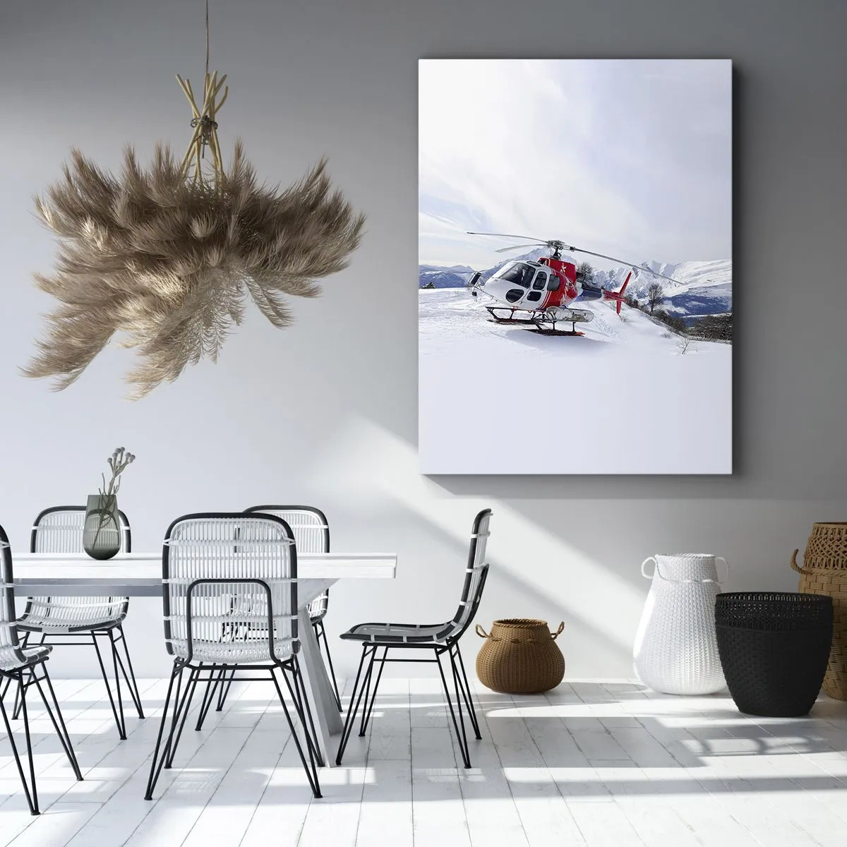 Bild auf Leinwand - Leinwandbild - Ein roter Hubschrauber vor einer verschneiten Berglandschaft. - 50x70cm - Immer bereit - Moderne Wanddekoration für Wohnzimmer und Schlafzimmer ARTTOR