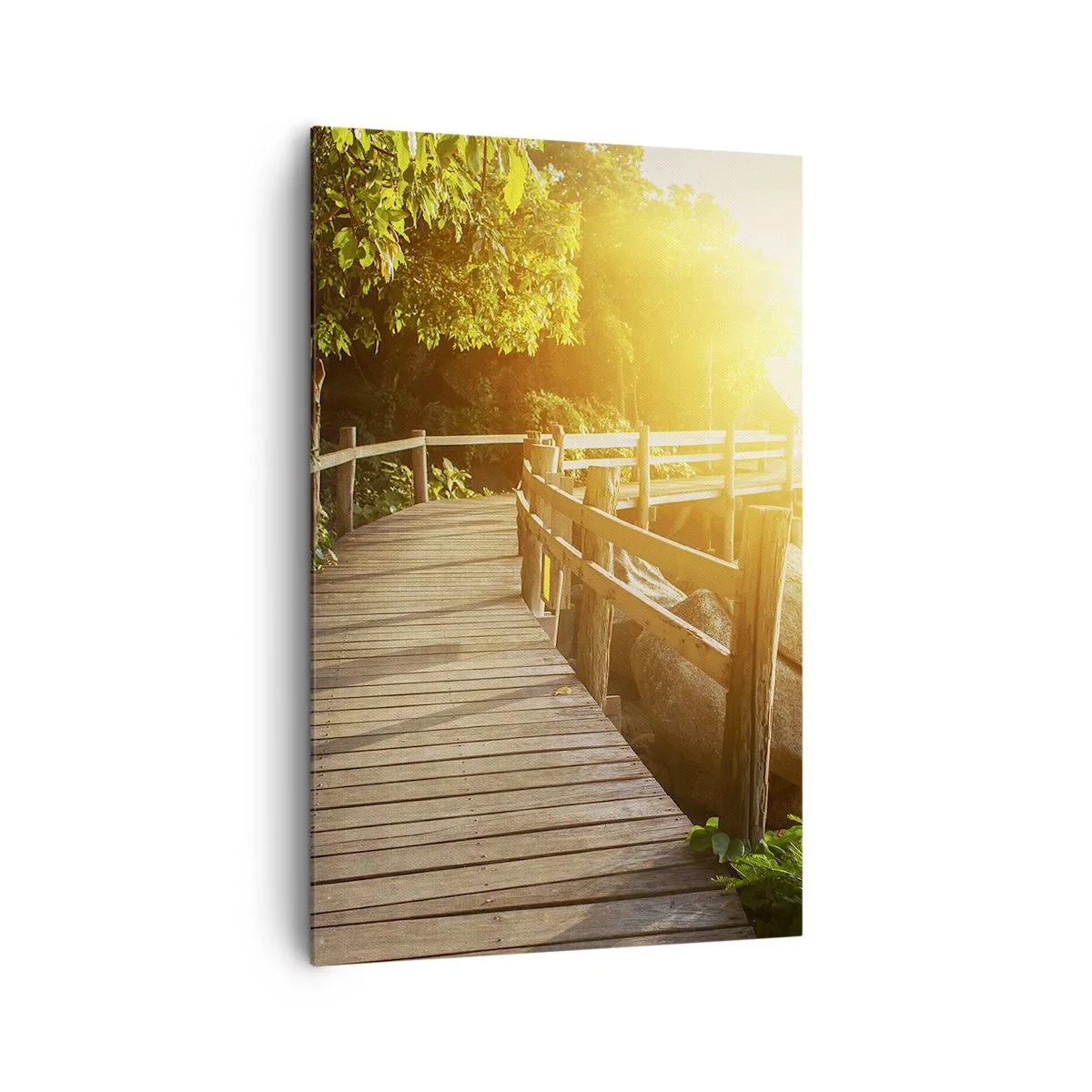 Bild auf Leinwand - Leinwandbild - Eine Holzbrücke im Grünen, die in den Sonnenstrahlen zum Meer führt - 80x120cm - Noch eine Wendung, ein weiteres Wunder - Moderne Wanddekoration für Wohnzimmer und Schlafzimmer ARTTOR