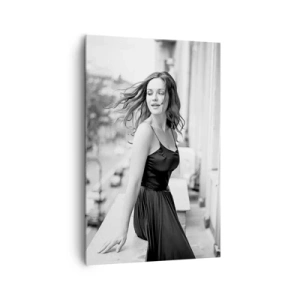Bild auf Leinwand - Leinwandbild - Schwarz-Weiß-Foto einer Frau auf einem Balkon - 80x120cm - Bestimmt ein Pariser - Moderne Wanddekoration für Wohnzimmer und Schlafzimmer ARTTOR