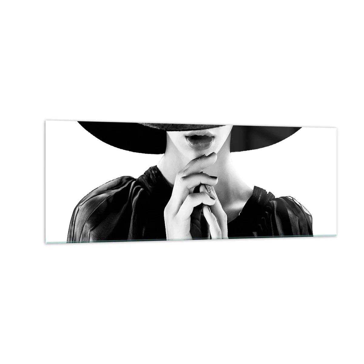 Glasbild - Bild auf glas - Stilvolle Frau mit großem Hut in Schwarz-Weiß-Tönen - 140x50cm - Versteckte Schönheit - Moderne Wanddekoration für Wohnzimmer und Schlafzimmer ARTTOR