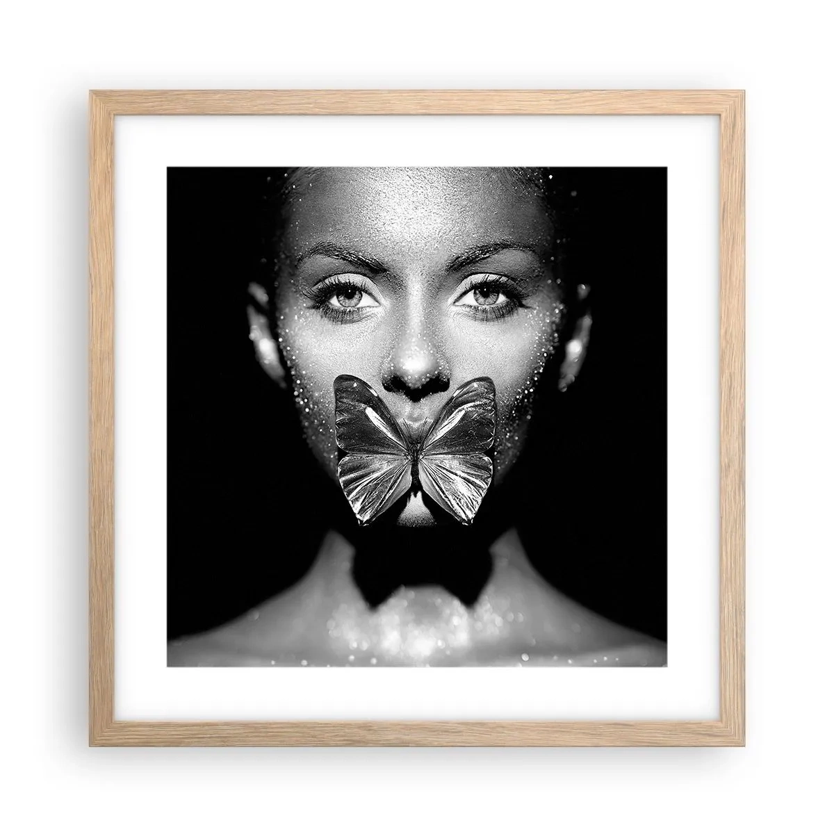 Poster in einem Rahmen aus heller Eiche - Schmetterlingskuss - 40x40 cm