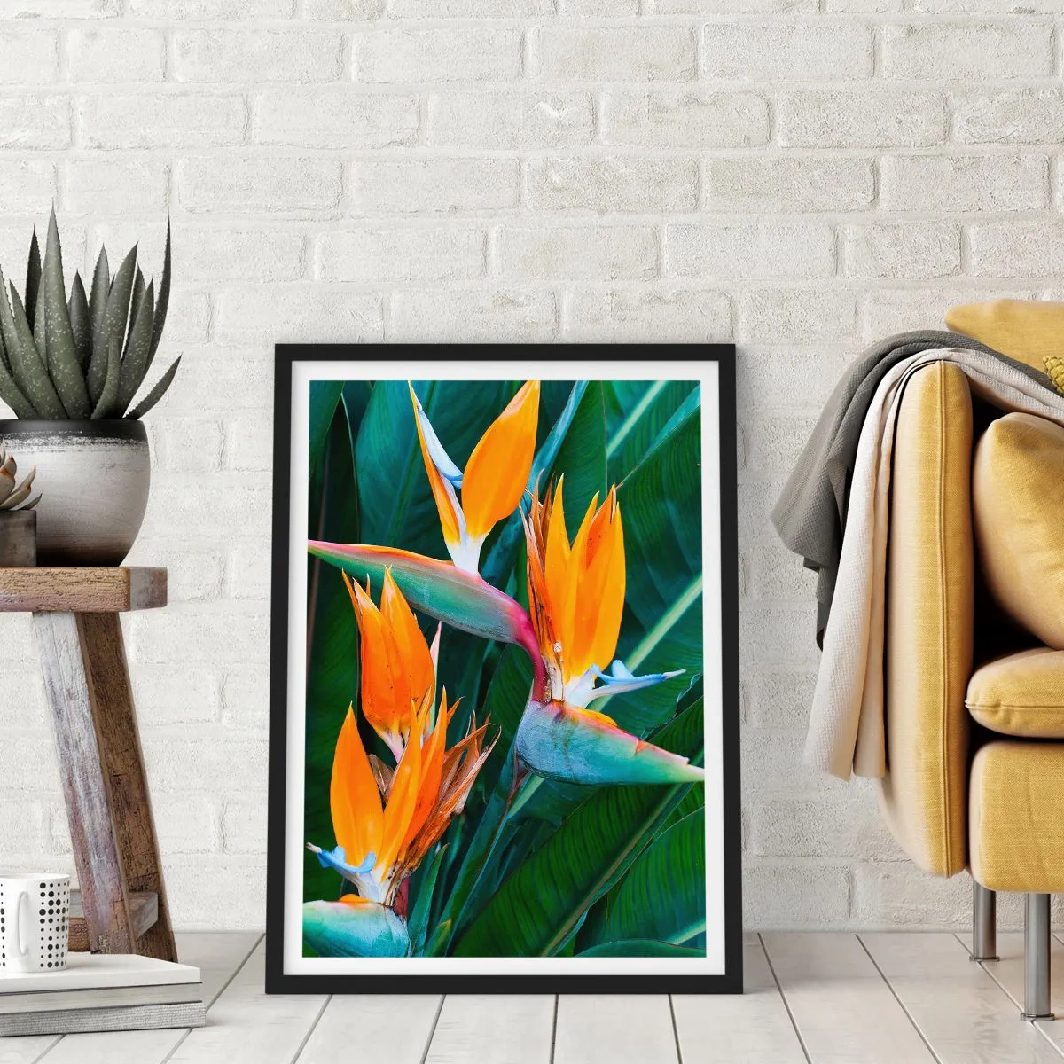 Poster in einem schwarzem Rahmen - Ist es eine Blume oder ist es ein Vogel? - 70x100 cm