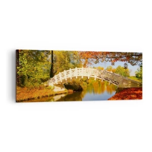 Bild auf Leinwand - Leinwandbild - Eine Brücke in einem Park, umgeben von Herbstlaub über ruhigem Wasser - 140x50cm - Auf der weißen Seufzerbrücke - Moderne Wanddekoration für Wohnzimmer und Schlafzimmer ARTTOR