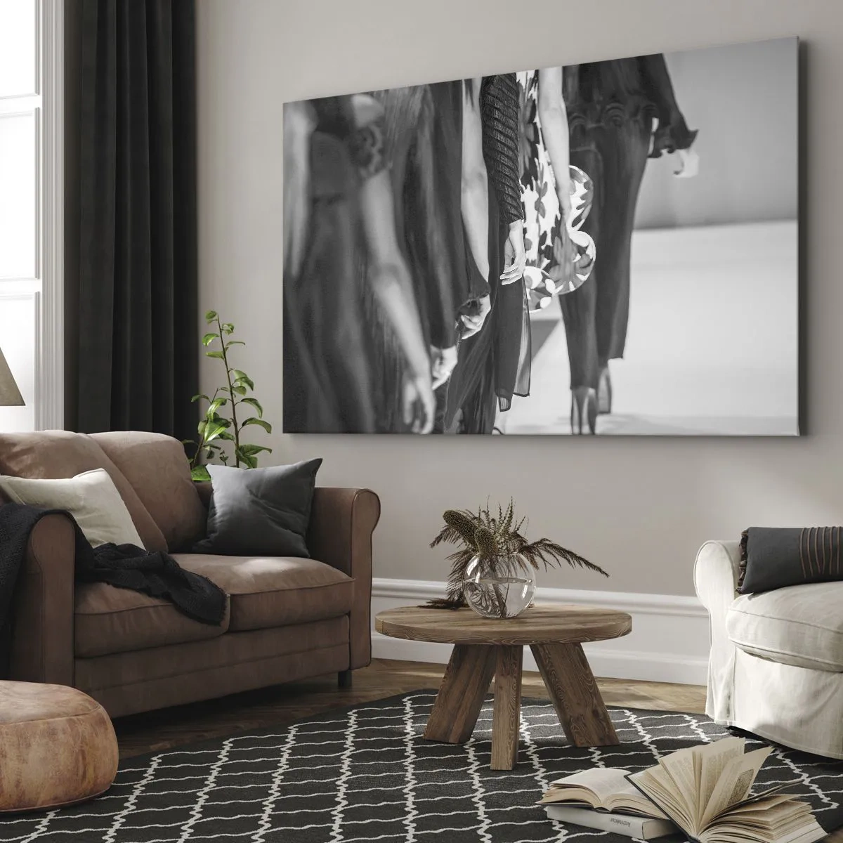 Bild auf Leinwand - Leinwandbild - Eine schwarz-weiße Laufstegszene, die die Details der Kleider und Figuren der Models zeigt. - 70x50cm - Eine stilvolle Parade - Moderne Wanddekoration für Wohnzimmer und Schlafzimmer ARTTOR