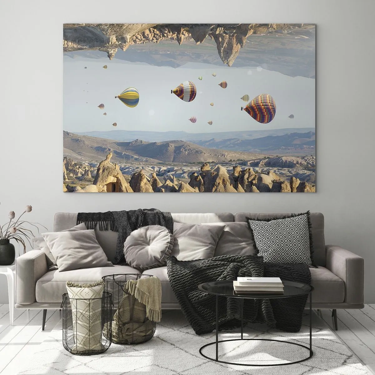 Glasbild - Bild auf glas - Bunte Ballons über der felsigen Landschaft Kappadokiens - 70x50cm - Hier ist alles möglich - Moderne Wanddekoration für Wohnzimmer und Schlafzimmer ARTTOR