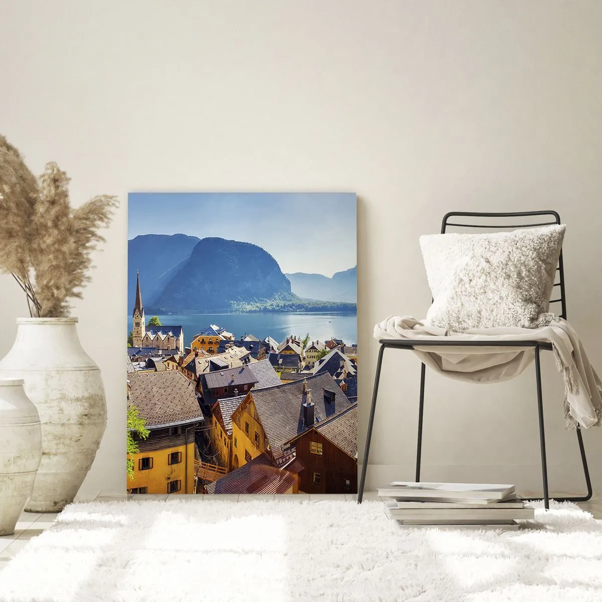 Glasbild - Bild auf glas - Ein malerisches Dorf an einem See, umgeben von Bergen an einem sonnigen Tag - 80x120cm - Es könnte nicht malerischer sein - Moderne Wanddekoration für Wohnzimmer und Schlafzimmer ARTTOR