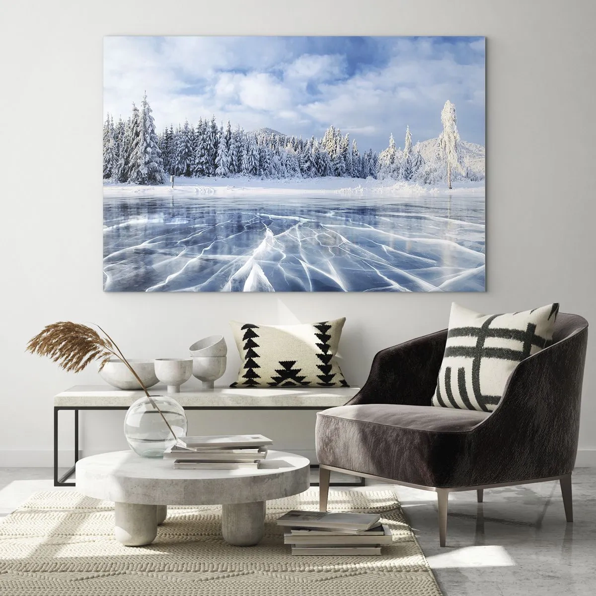 Glasbild - Bild auf glas - Ein zugefrorener See, umgeben von einem Winterwald - 100x70cm - Eine schillernde und kristallklare Aussicht - Moderne Wanddekoration für Wohnzimmer und Schlafzimmer ARTTOR