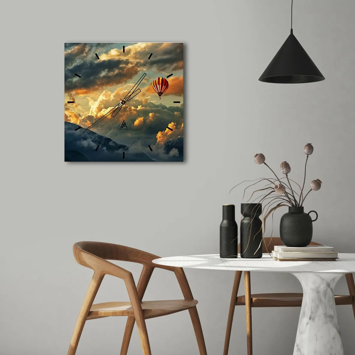 Wanduhr - Glasuhr - Ein Ballon vor dem Hintergrund dramatischer Wolken - 30x30cm - Ich fliege, weil ich es will - Moderne Wanddekoration für Wohnzimmer und Schlafzimmer ARTTOR