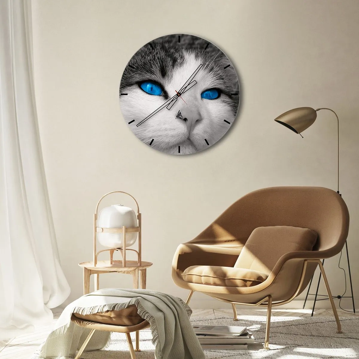 Wanduhr - Glasuhr - Nahaufnahme eines Katzengesichts mit intensiv blauen Augen - 30x30cm - Ungewöhnlich blauäugig - Moderne Wanddekoration für Wohnzimmer, Küche und Schlafzimmer ARTTOR