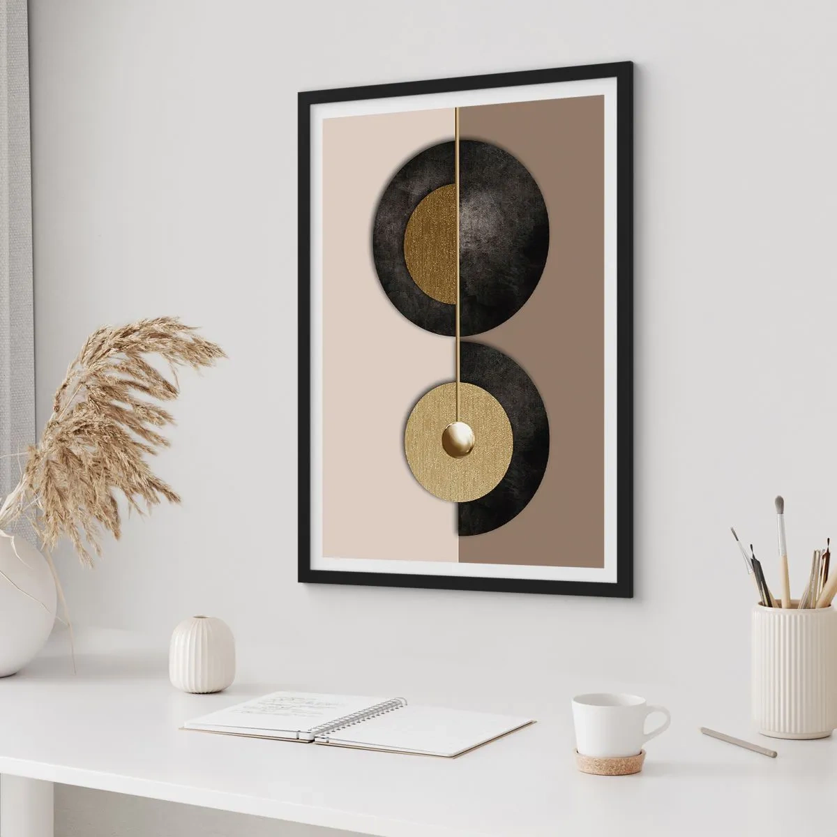 Poster in einem schwarzem Rahmen - Moderne Abstraktion mit geometrischen Goldakzenten - 50x70cm - Variationen rund um den Kreis - Moderne Wanddekoration für Wohnzimmer und Schlafzimmer ARTTOR