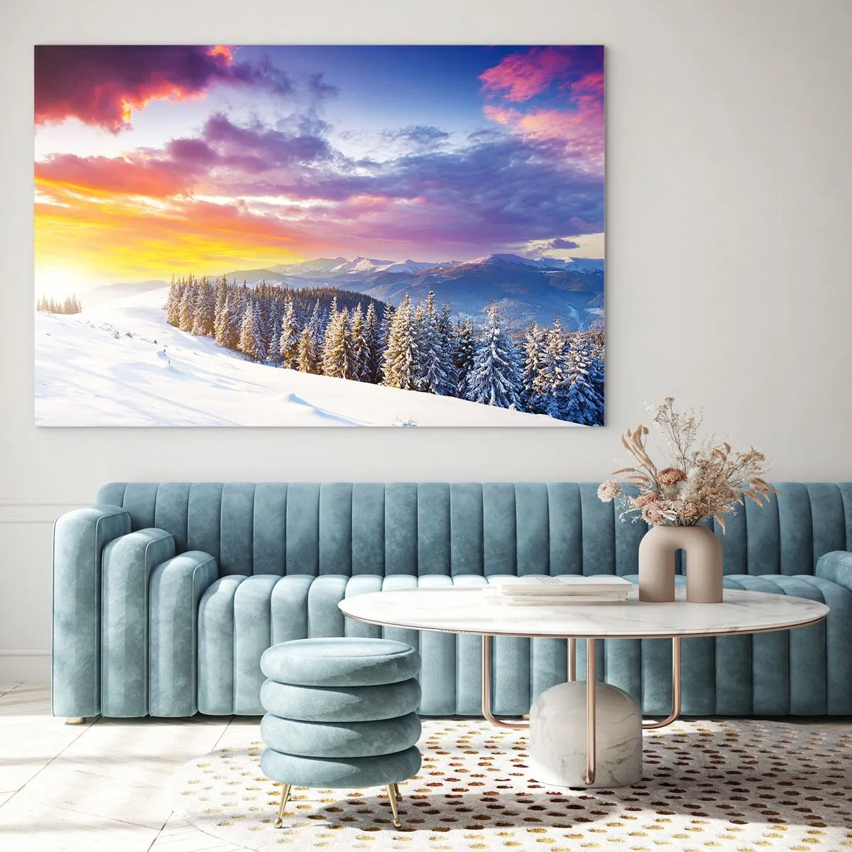 Glasbild - Bild auf glas - Winterliche Berglandschaft mit schneebedeckten Bäumen und buntem Himmel - 70x50cm - Am helllichten Tag - Moderne Wanddekoration für Wohnzimmer und Schlafzimmer ARTTOR
