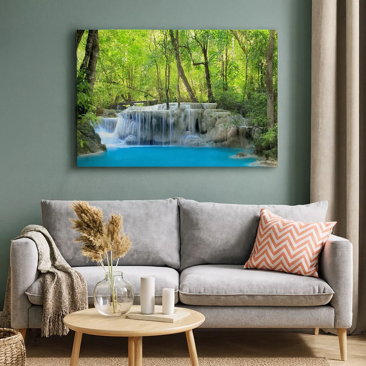 Bild auf Leinwand - Leinwandbild - Ein Wasserfall zwischen grünen Bäumen mit blauem Wasser in einer natürlichen Umgebung - 70x50cm - In Türkis und Grün ertrinken - Moderne Wanddekoration für Wohnzimmer und Schlafzimmer ARTTOR