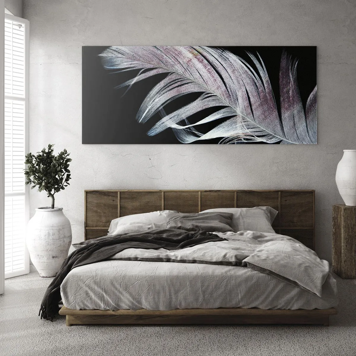 Glasbild - Bild auf glas - Eine zarte Feder auf schwarzem Hintergrund in einem künstlerischen Ansatz - 120x50cm - Denke an Berührung - Moderne Wanddekoration für Wohnzimmer und Schlafzimmer ARTTOR