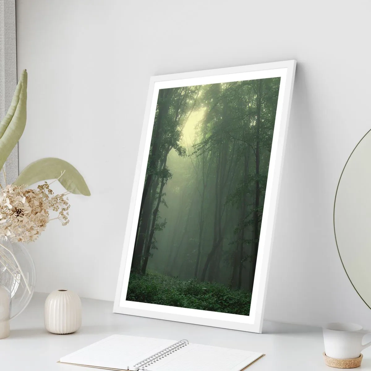 Poster in einem weißen Rahmen - Bevor er aufwacht - 50x70 cm