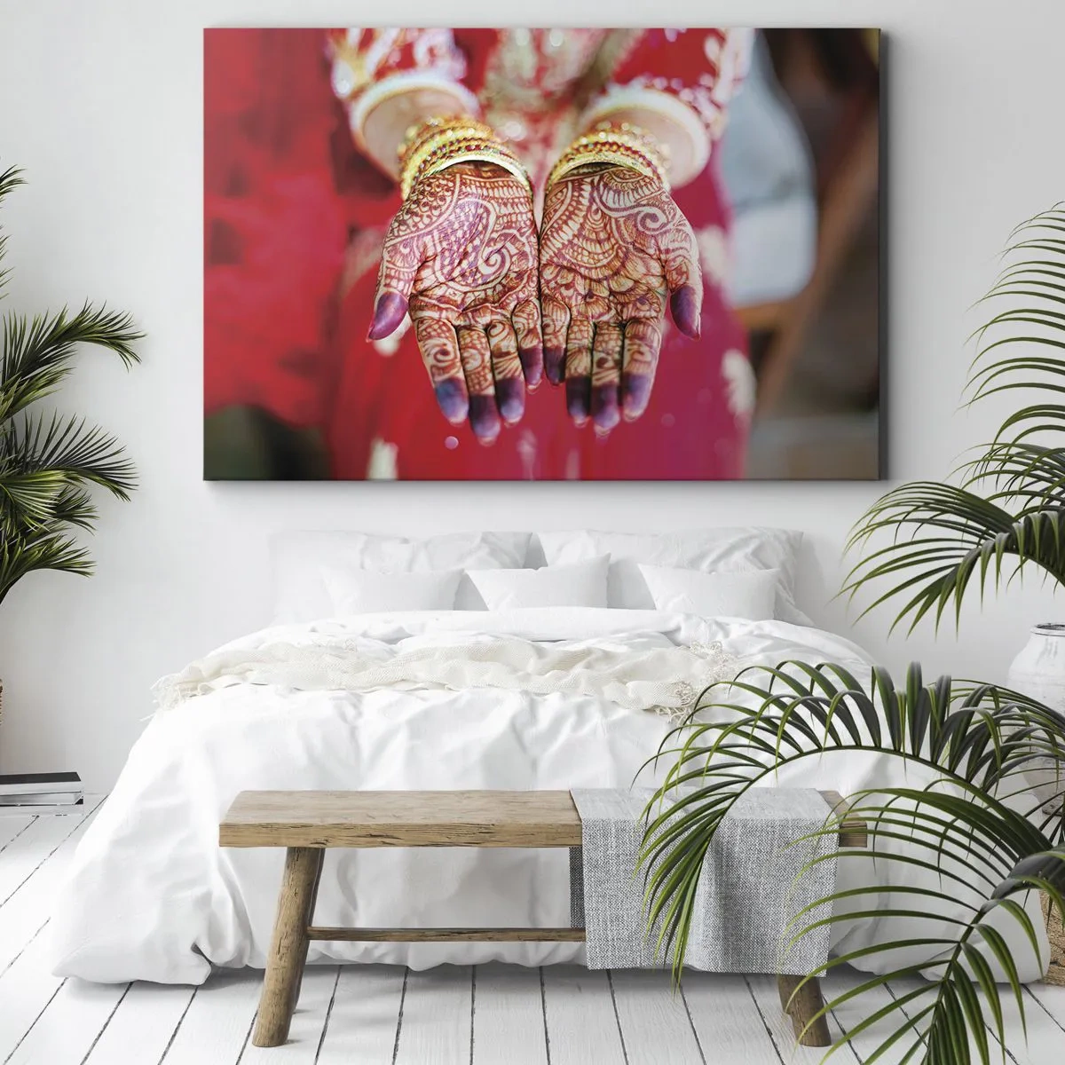 Bild auf Leinwand - Leinwandbild - Mit Henna verzierte Hände vor dem Hintergrund eines roten Kleides - 120x80cm - Bereit, das Glück zu fangen? - Moderne Wanddekoration für Wohnzimmer und Schlafzimmer ARTTOR