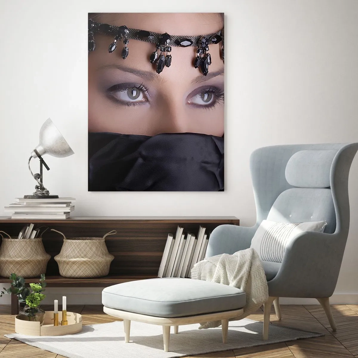 Glasbild - Bild auf glas - Ein Frauengesicht mit einer verzierten Tiara und einem intensiven Blick - 50x70cm - Orientalisches verführerisches Geheimnis - Moderne Wanddekoration für Wohnzimmer und Schlafzimmer ARTTOR