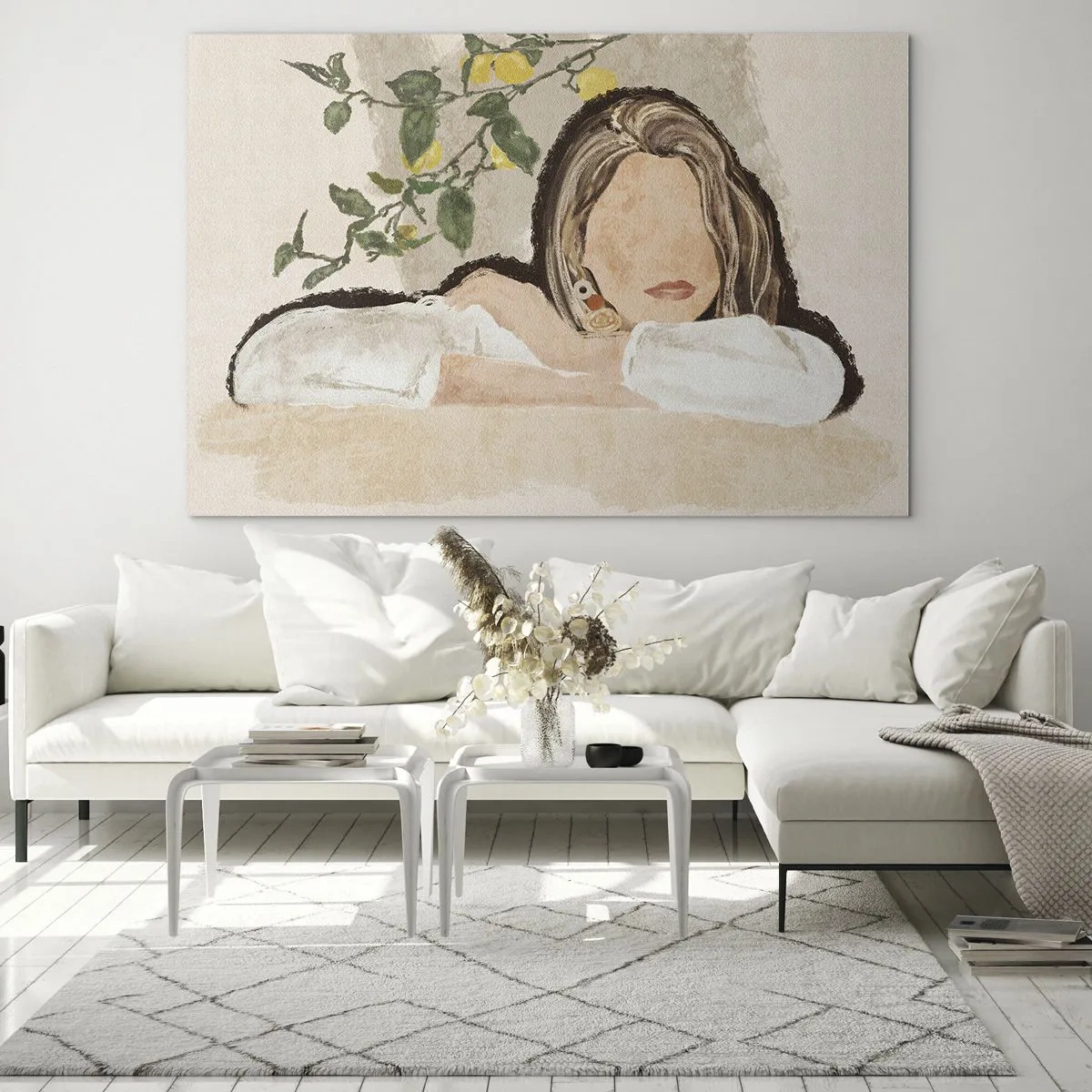 Glasbild - Bild auf glas - Eine Frau lehnt mit ausdruckslosem Gesicht zwischen den Zweigen eines Zitronenbaums an einem Tisch. - 70x50cm - Südländische Schönheit - Moderne Wanddekoration für Wohnzimmer und Schlafzimmer ARTTOR