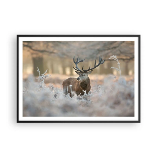 Poster in einem schwarzem Rahmen - Ein Reh auf einer frostigen Lichtung in einem Winterwald mit dezenten Farben - 100x70cm - Ein flotter Morgen - Moderne Wanddekoration für Wohnzimmer und Schlafzimmer ARTTOR
