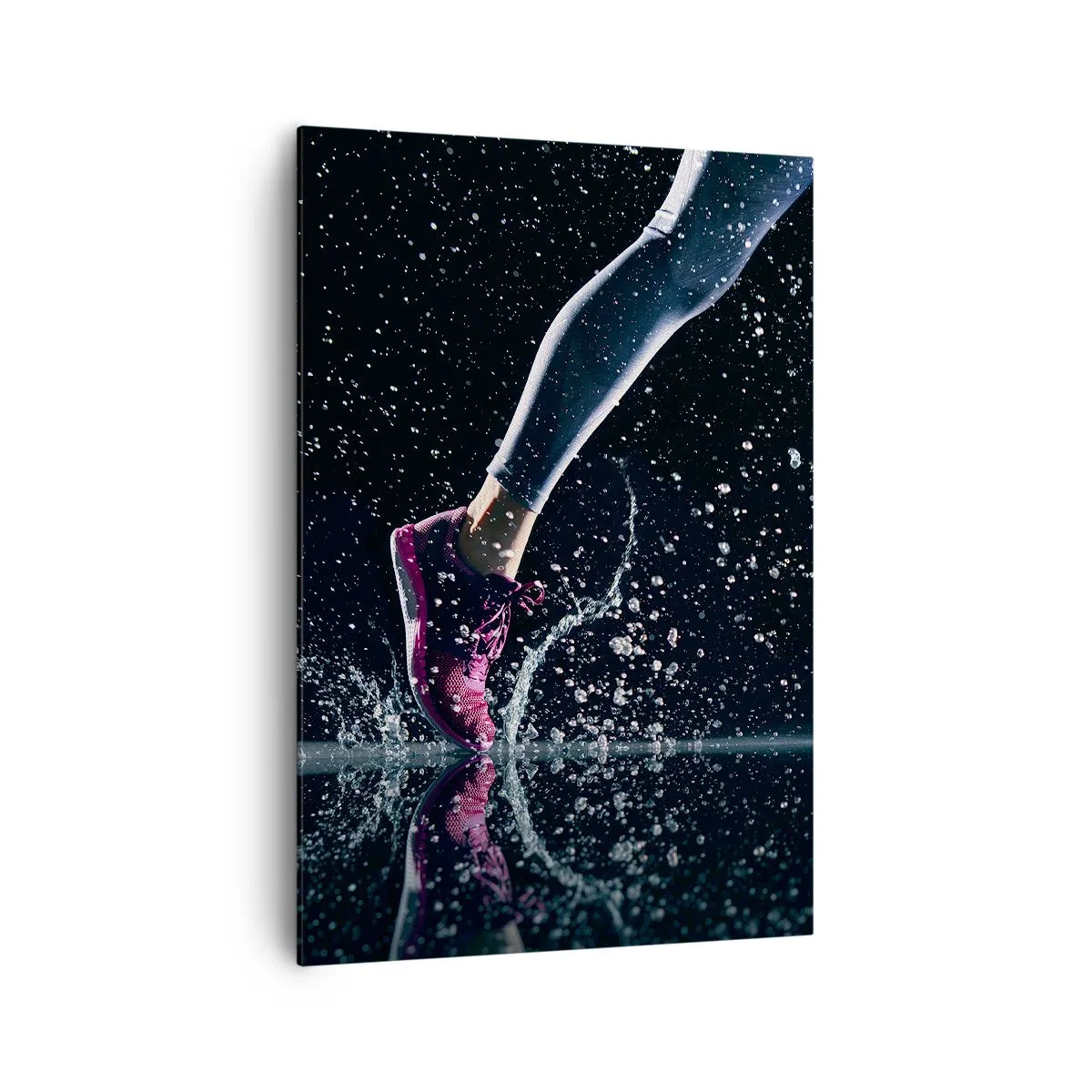 Bild auf Leinwand - Leinwandbild - Eine dynamische Aufnahme eines Laufs im Regen vor schwarzem Hintergrund - 70x100cm - Wie viel Kraft in den Beinen - Moderne Wanddekoration für Wohnzimmer und Schlafzimmer ARTTOR