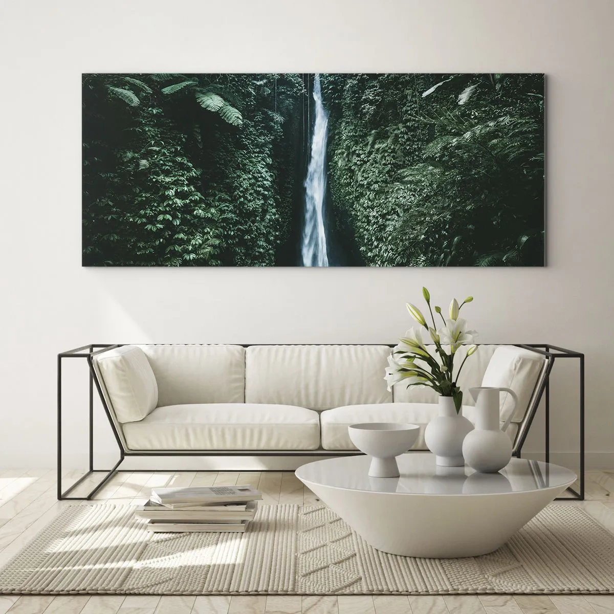 Glasbild - Bild auf glas - Ein Wasserfall, umgeben von dichter tropischer Vegetation - 120x50cm - Tropisches Spa - Moderne Wanddekoration für Wohnzimmer und Schlafzimmer ARTTOR