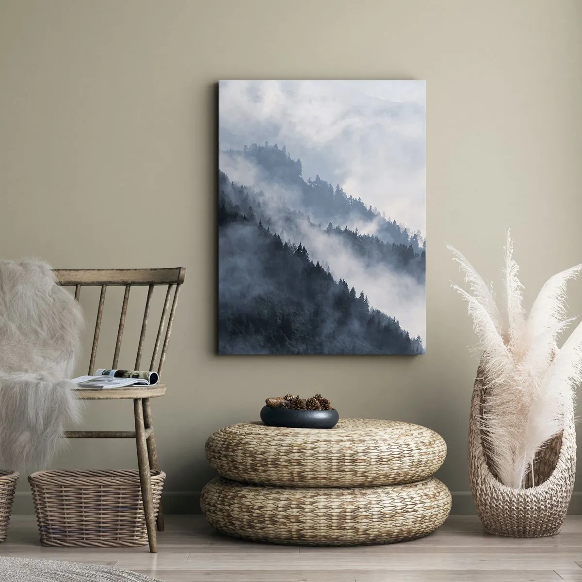 Bild auf Leinwand - Leinwandbild - Nebel schwebt über den bewaldeten Berghängen in einer geheimnisvollen Landschaft - 80x120cm - Mystik der Berge - Moderne Wanddekoration für Wohnzimmer und Schlafzimmer ARTTOR